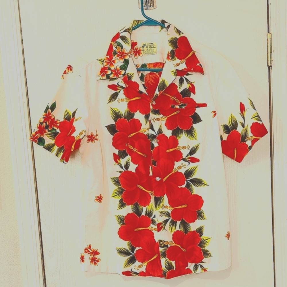 UI-MAIKAI Vintage Floral Hawaiian Shirt medium hibiscus orange and white.